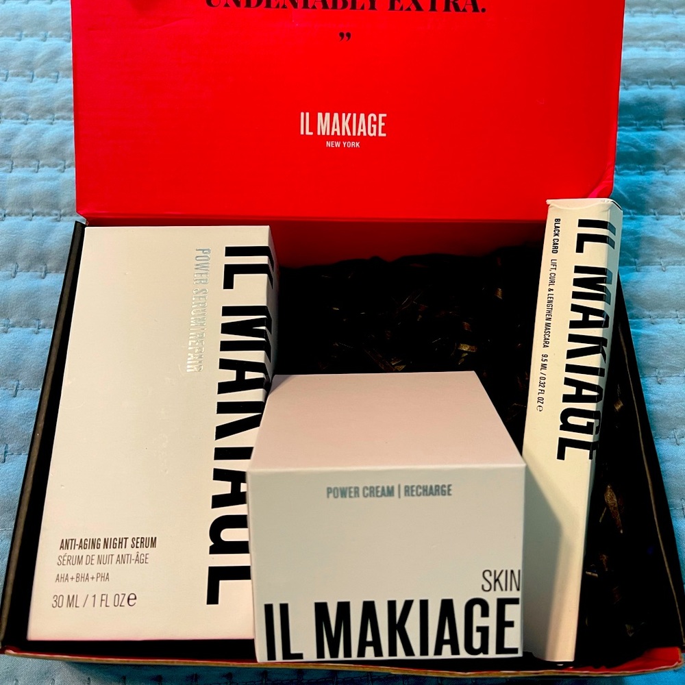 IL MAKIAGE bundle!! NEVER OPENED!